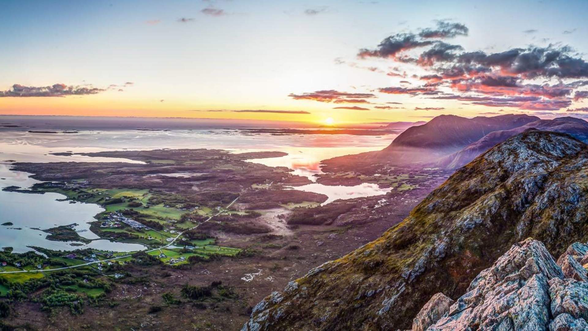 Four peaks in Midsund with Utendørs AS