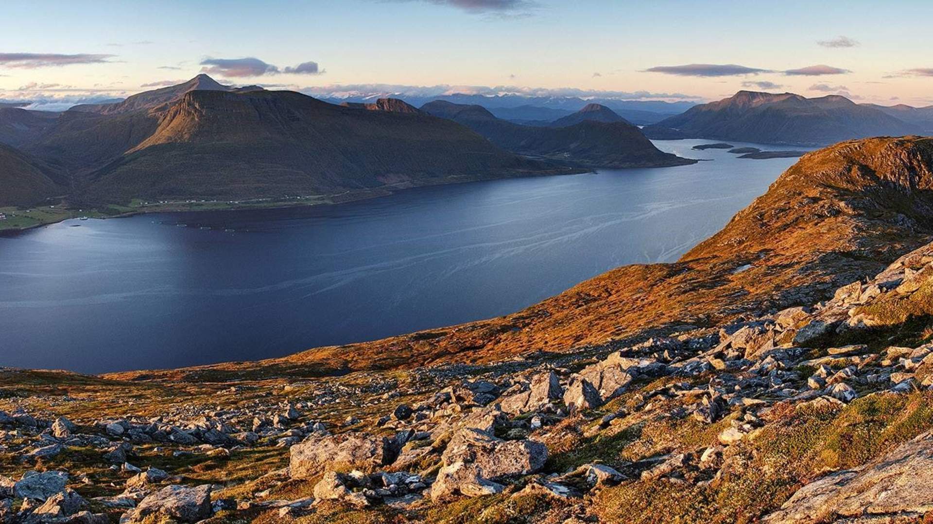 Four peaks in Midsund with Utendørs AS