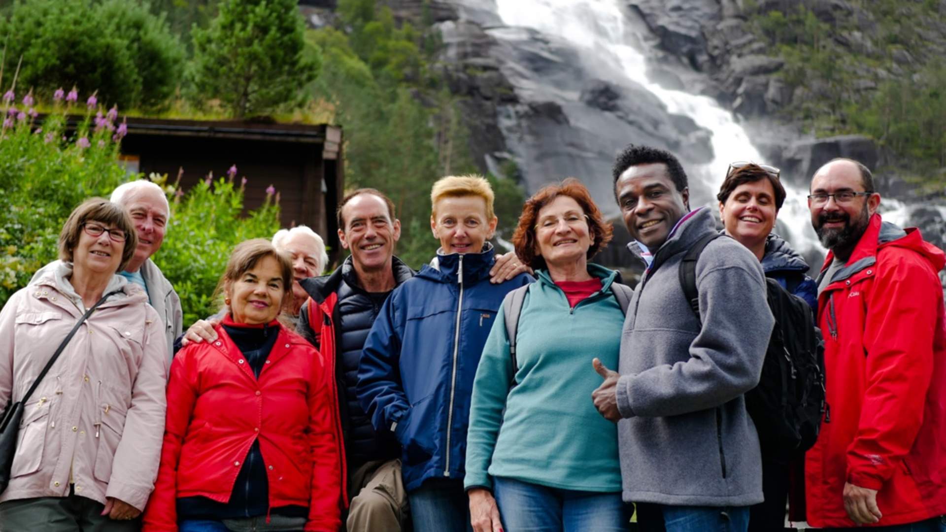 Experience the Åkrafjord and Langfoss waterfall on a bus tour with a local guide - Fiordos Noruegos