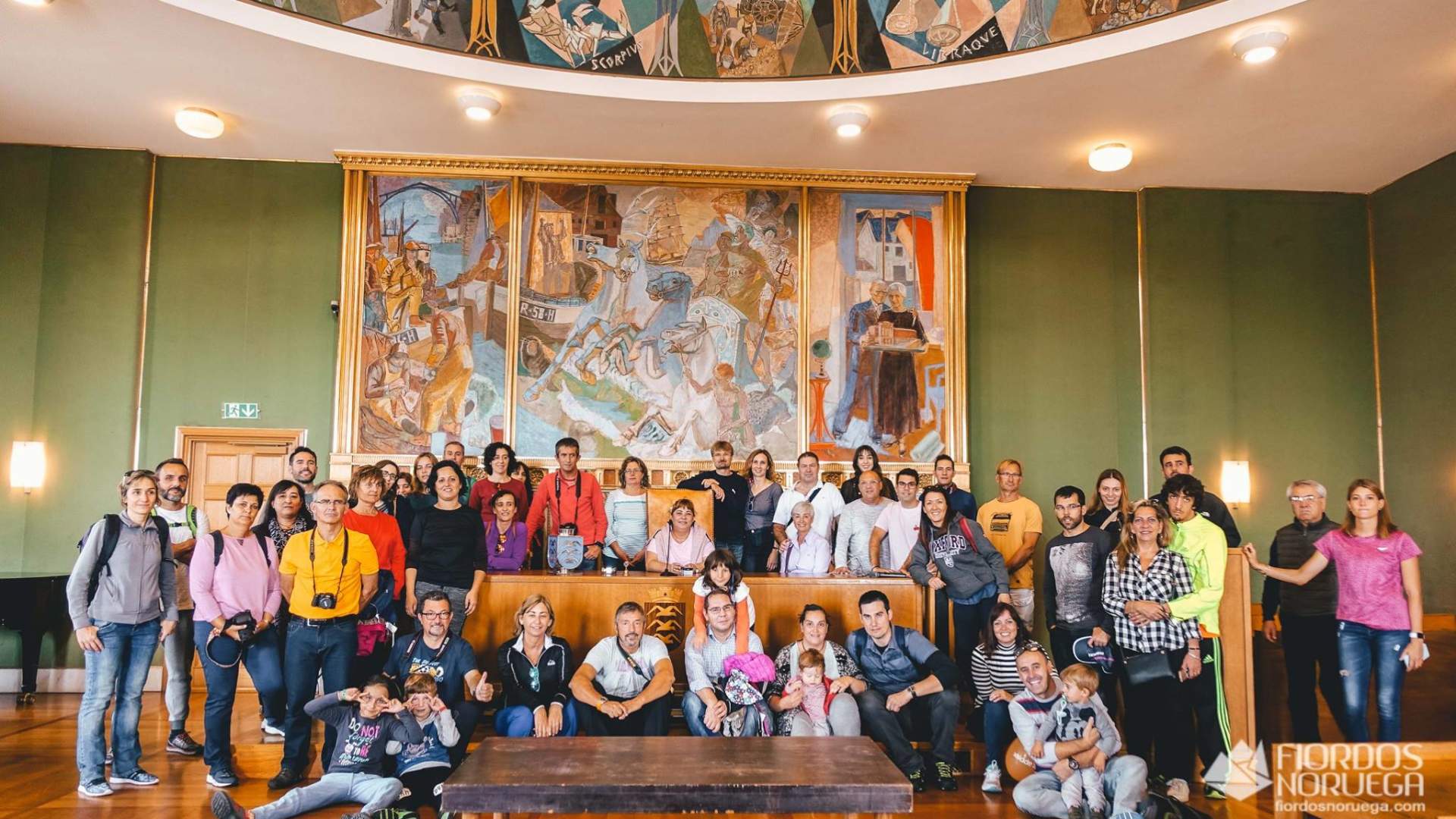 Experience the Åkrafjord and Langfoss waterfall on a bus tour with a local guide - Fiordos Noruegos