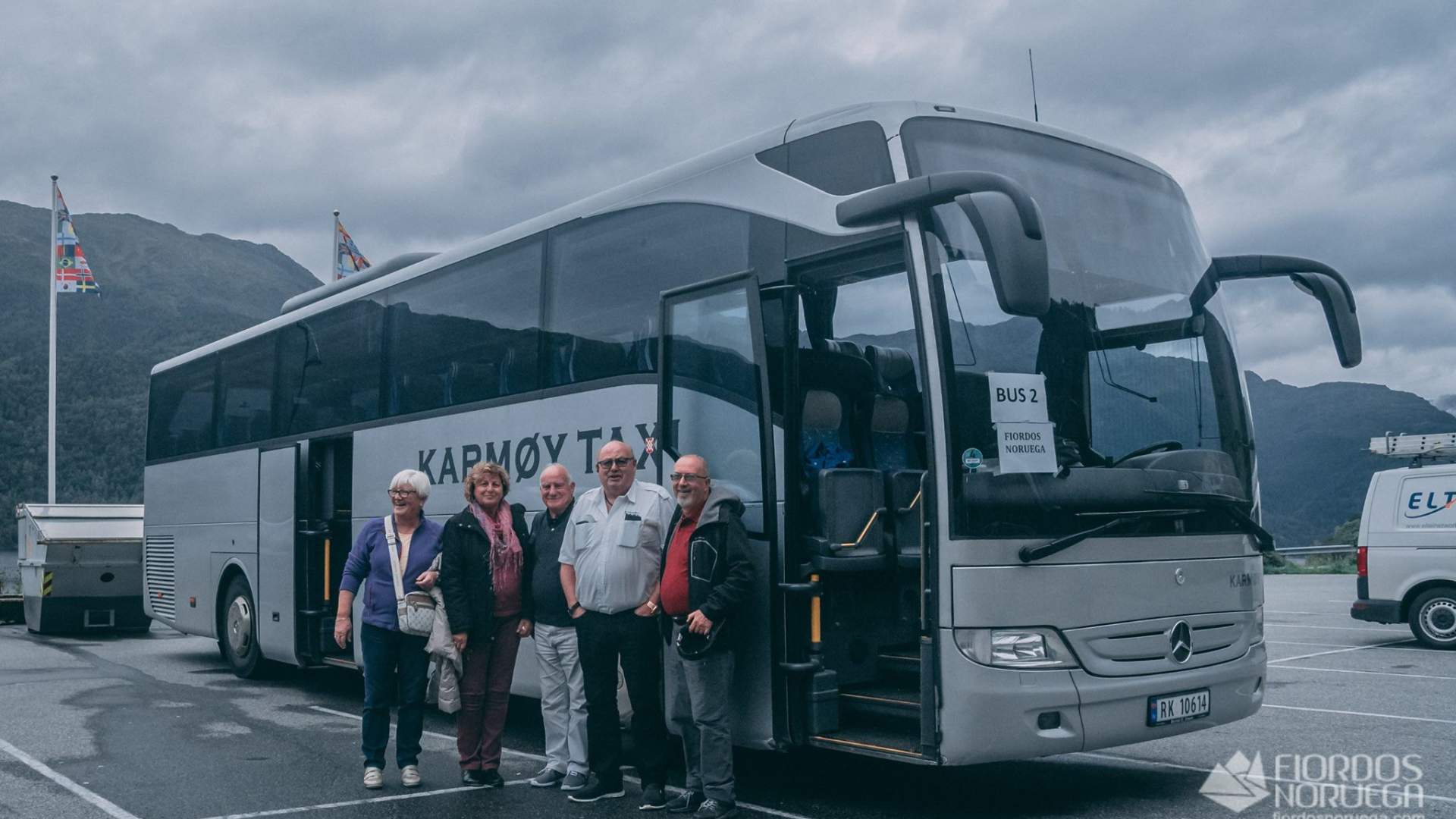 Experience the Åkrafjord and Langfoss waterfall on a bus tour with a local guide - Fiordos Noruegos