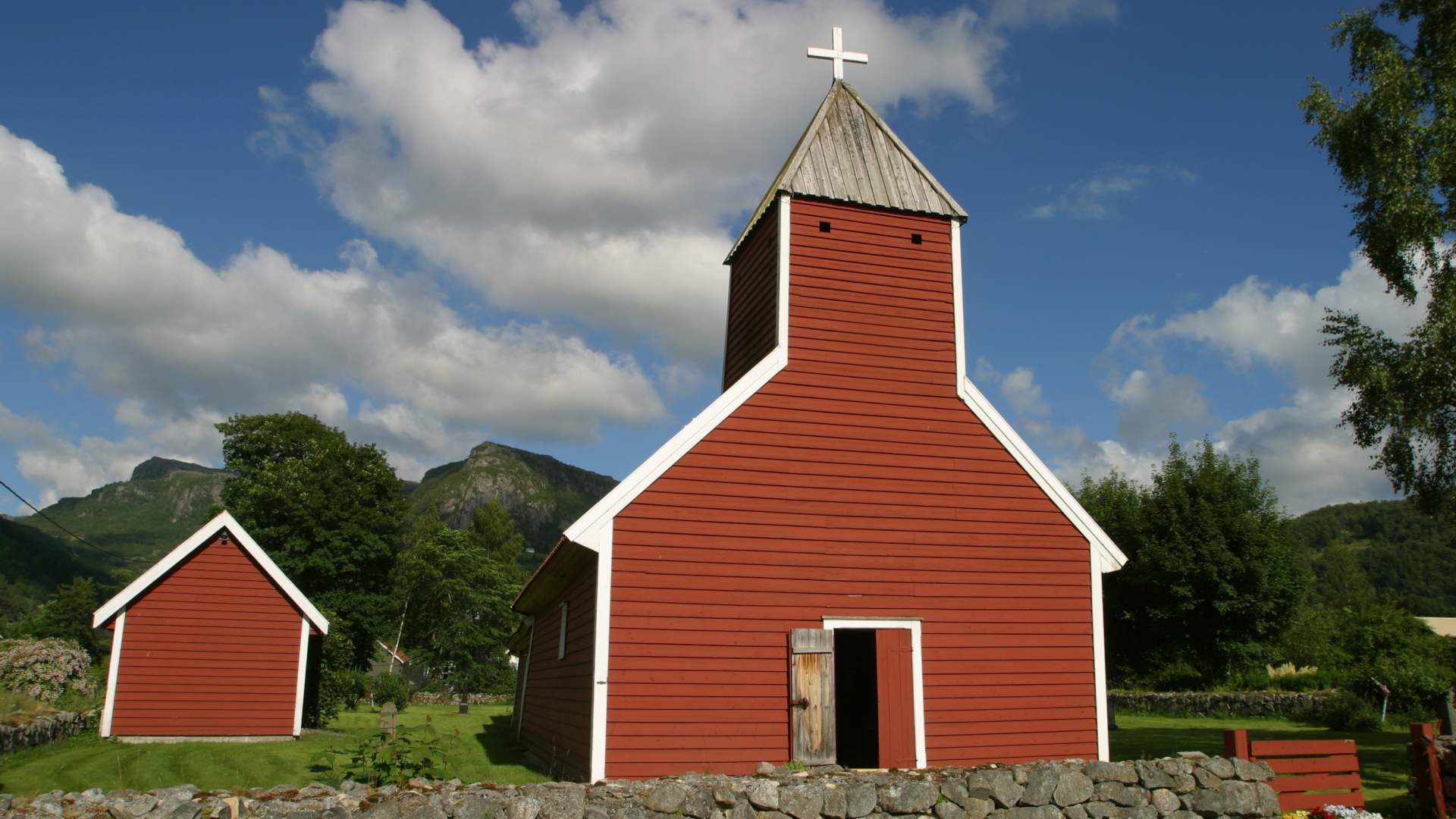 Årdal gamle kyrkje i Hjelmeland