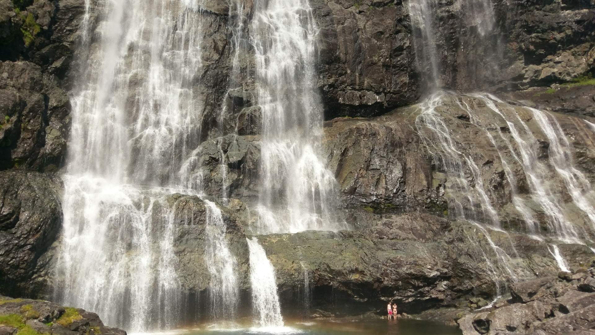 Laukelandsfossen waterfall