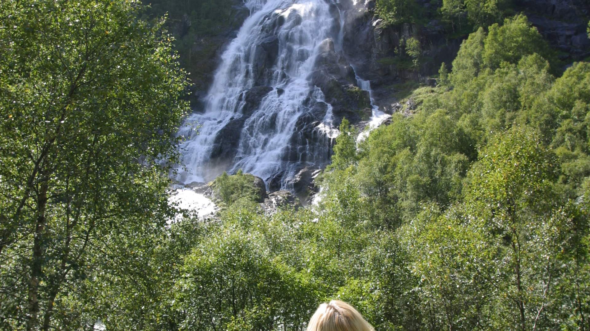 Der Flesåna Wasserfall im Brattlandstal