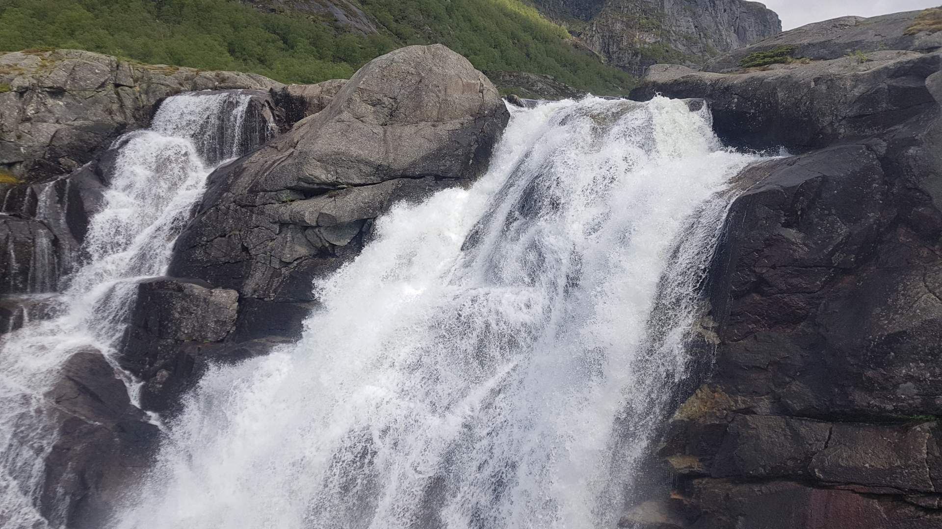 Hiafossen falls in Hjelmeland