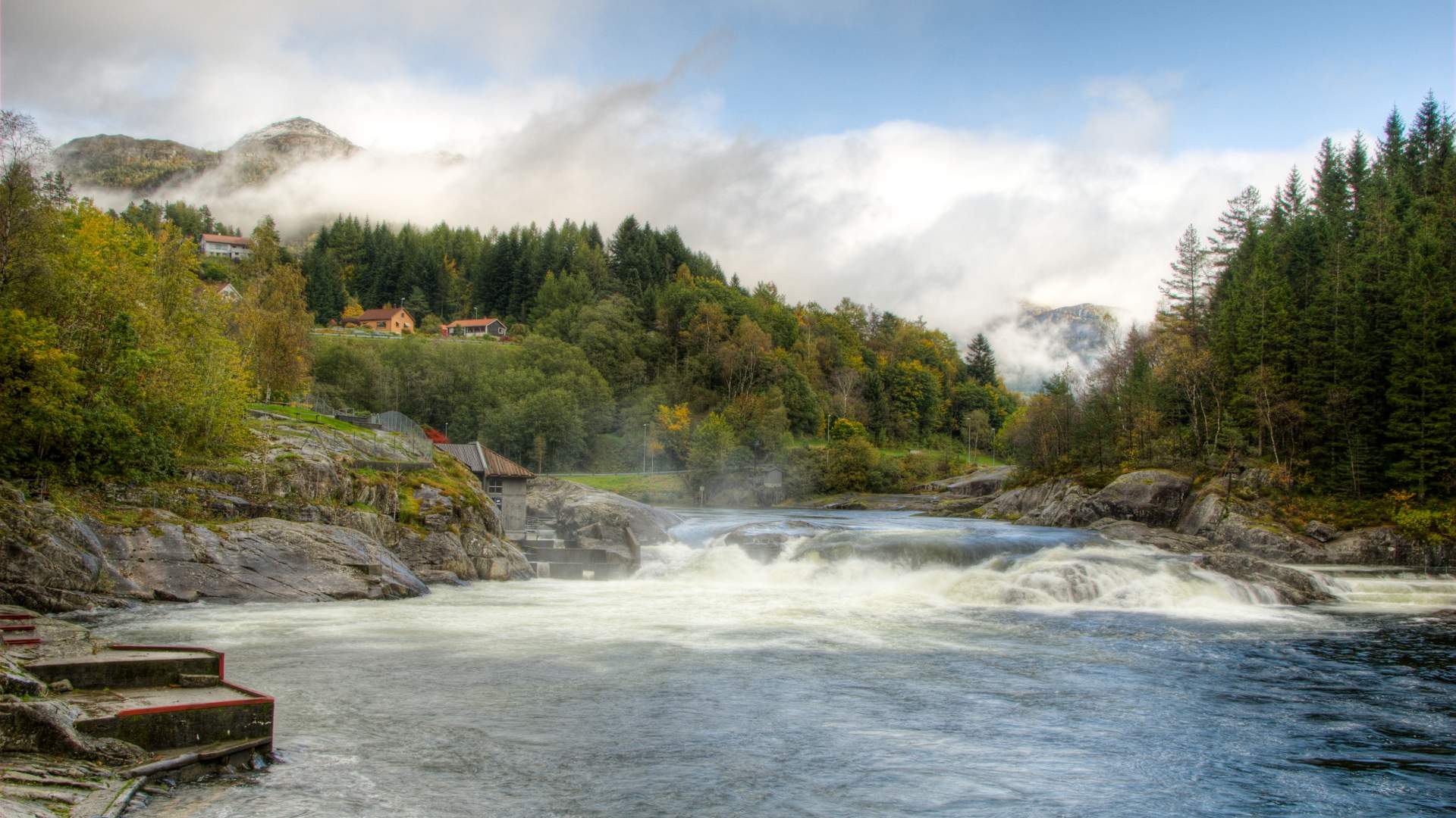 Sandsfossen und die Høsebrua Brücke