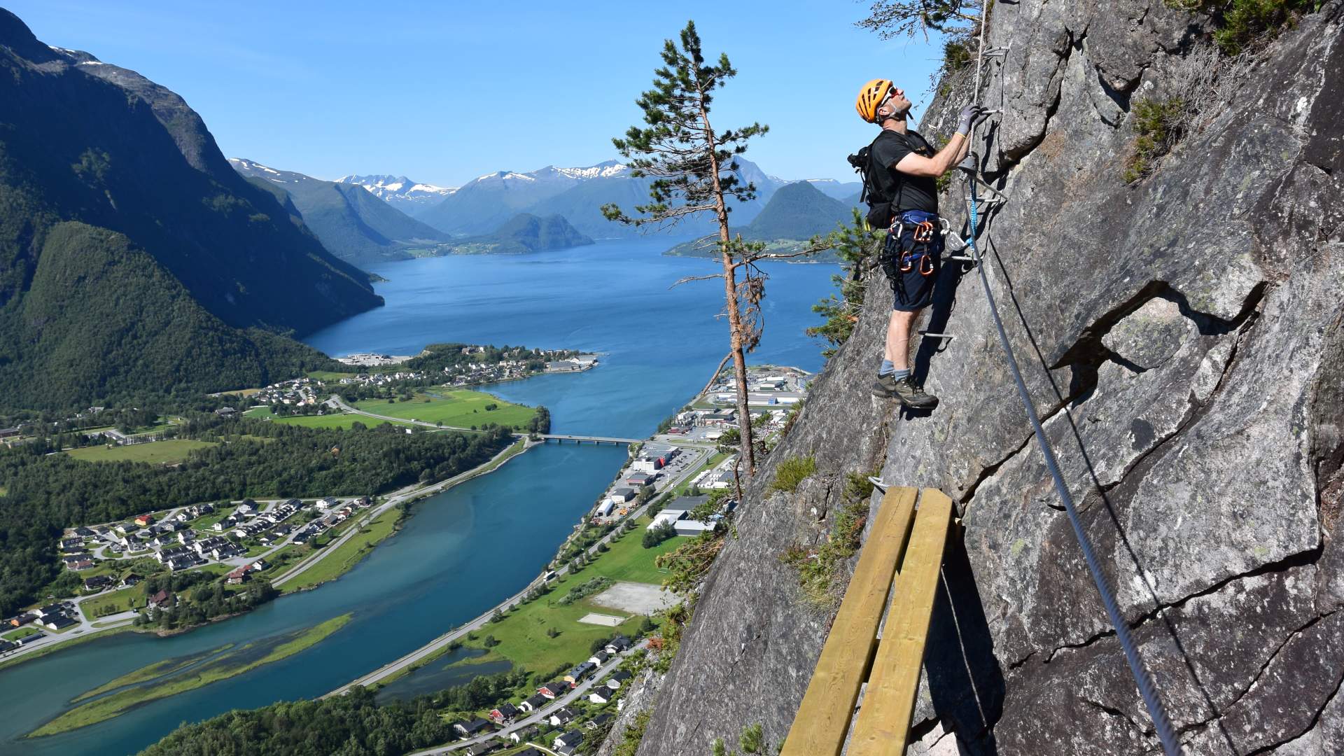 Åndalsnes Via Ferrata Intro wall (3-4 hrs) - Norsk Tindesenter
