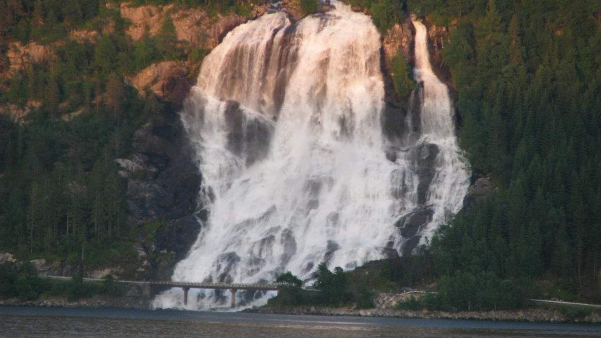 The Furebergfossen waterfall