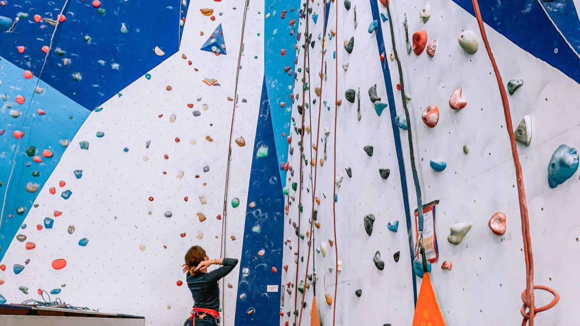 Prøv klatring på Norsk Tindesenter