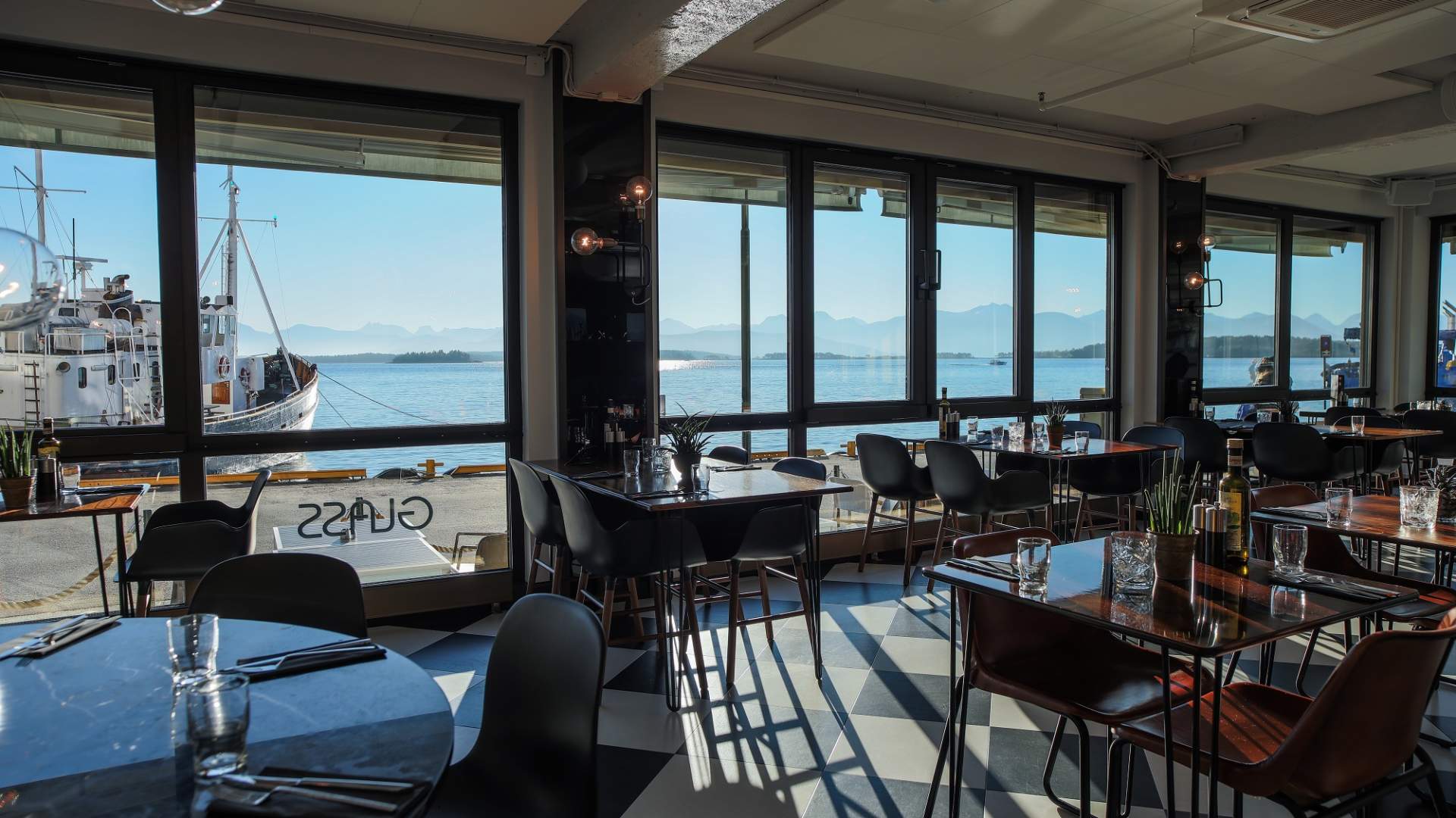 Glass Restaurant & Bar