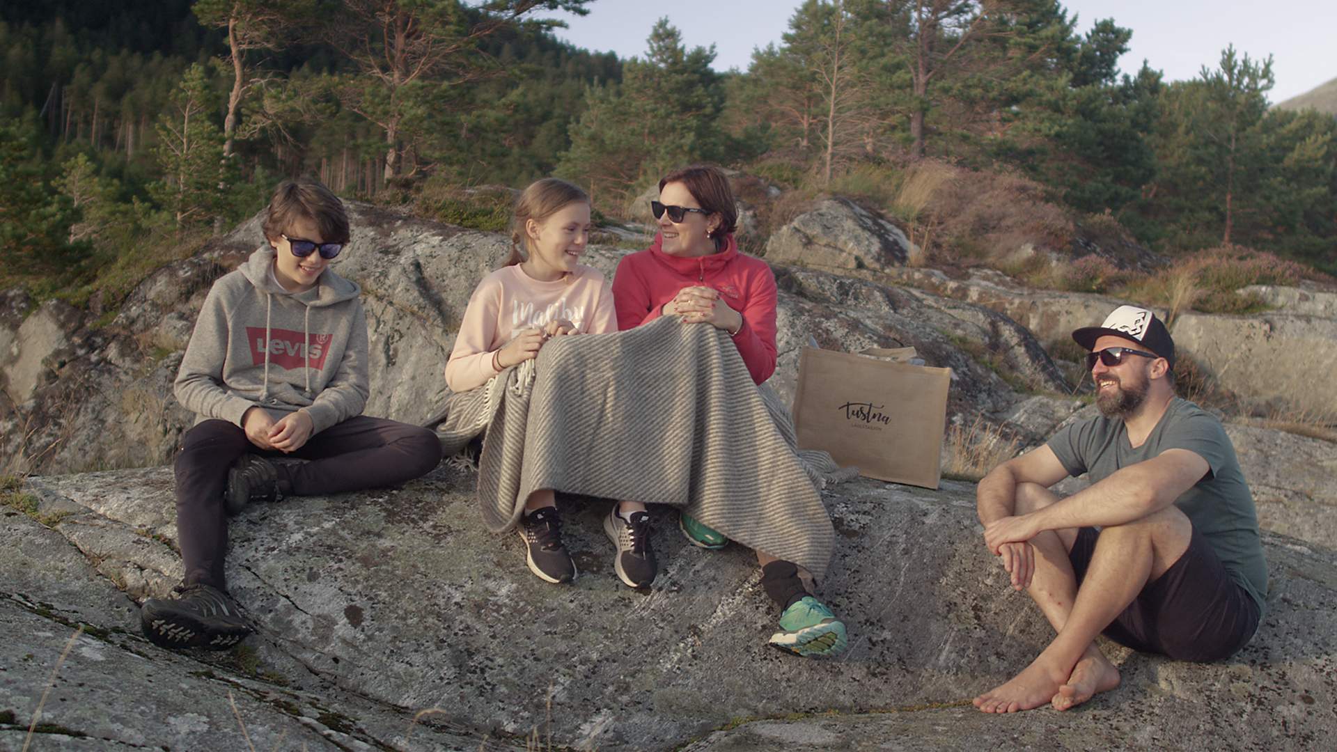 Tustna Ladestation - Hammock Hotel