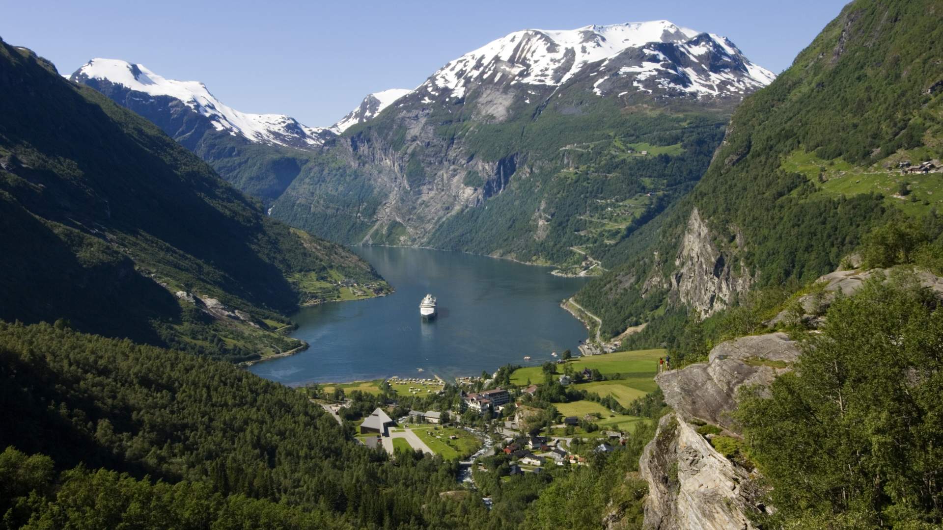Reise mit Bus ein weg Åndalsnes-Trollstigen-UNESCO Geiranger