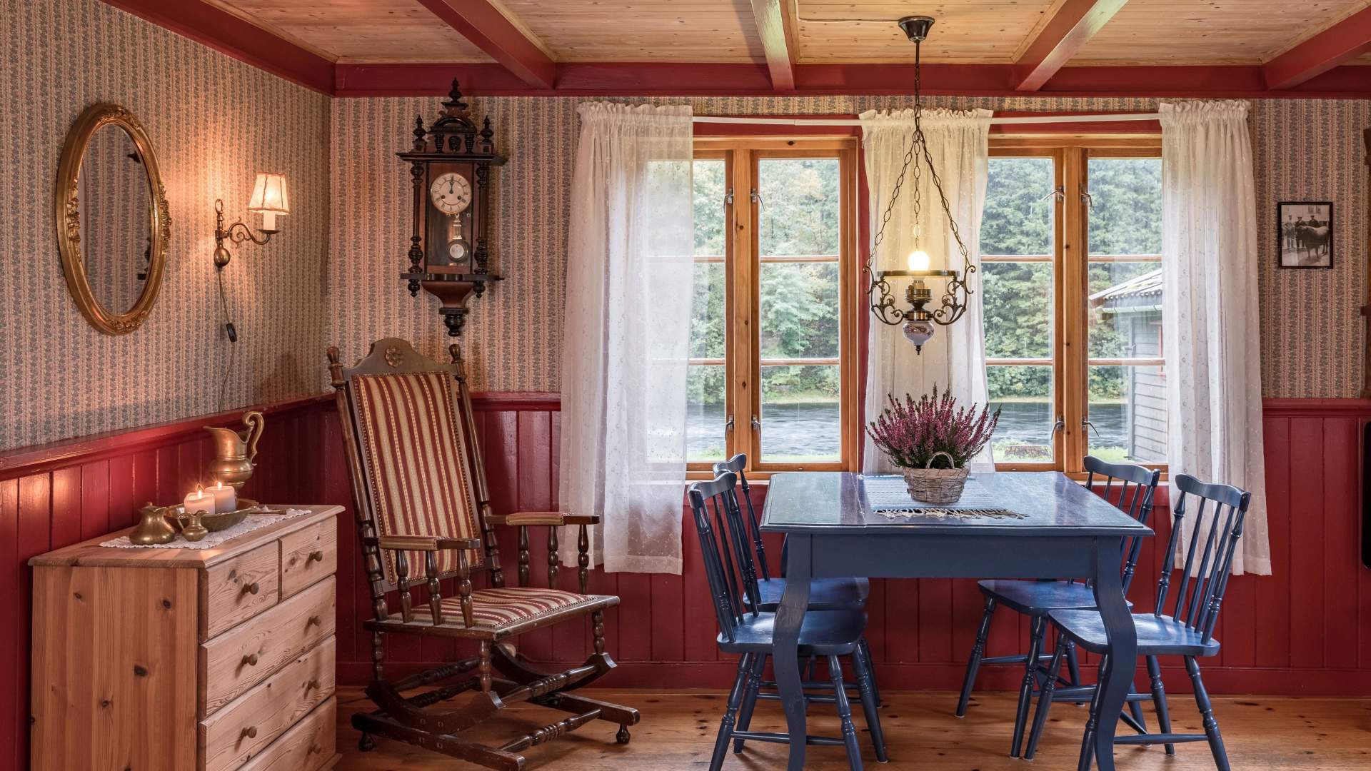 Mo Laksegard bei Suldalslågen auf Sand