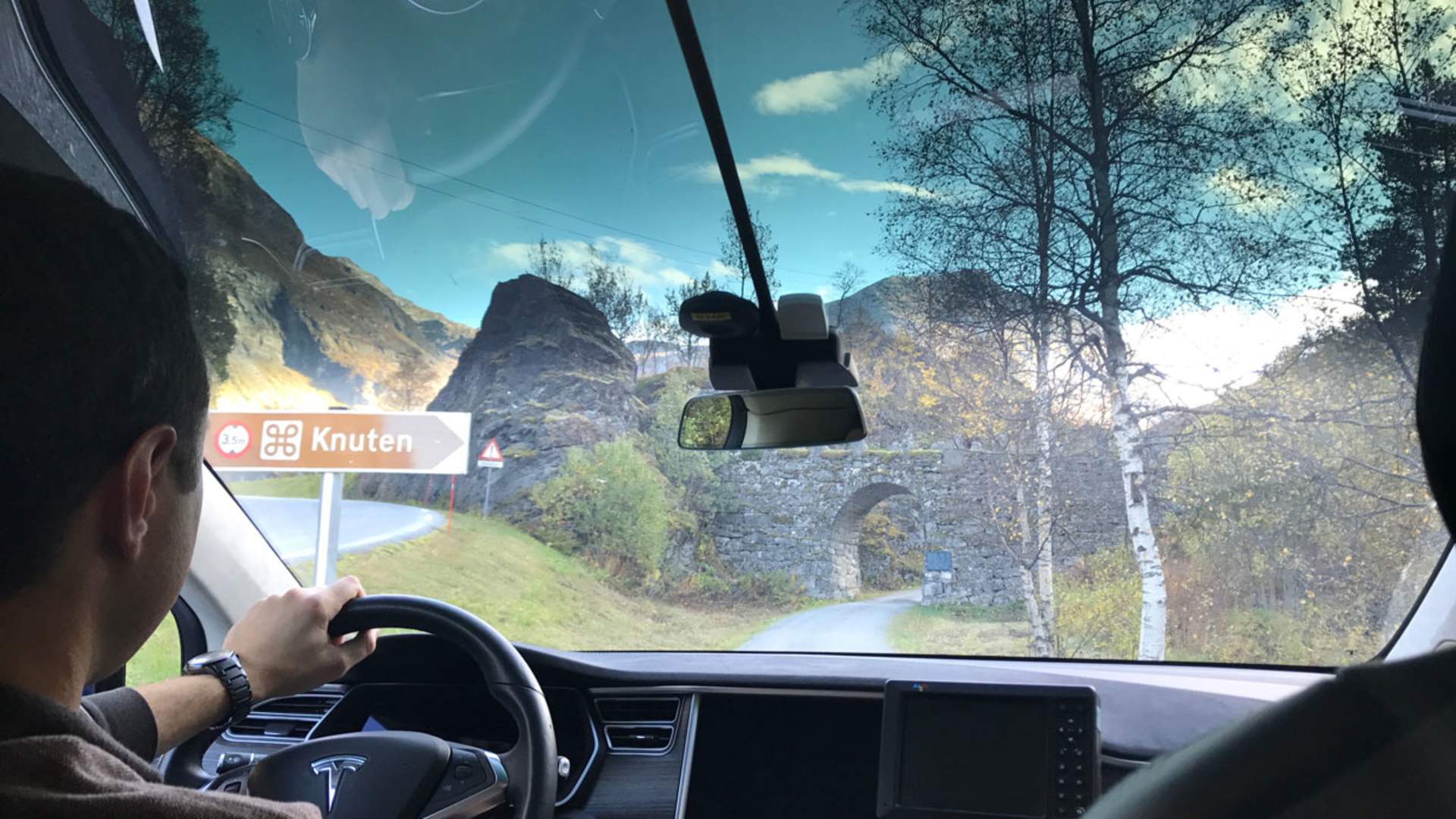 Tesla taxi Sightseeing Geiranger