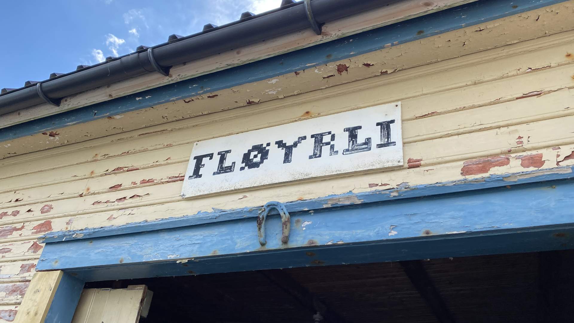 Historic village walk in Flørli