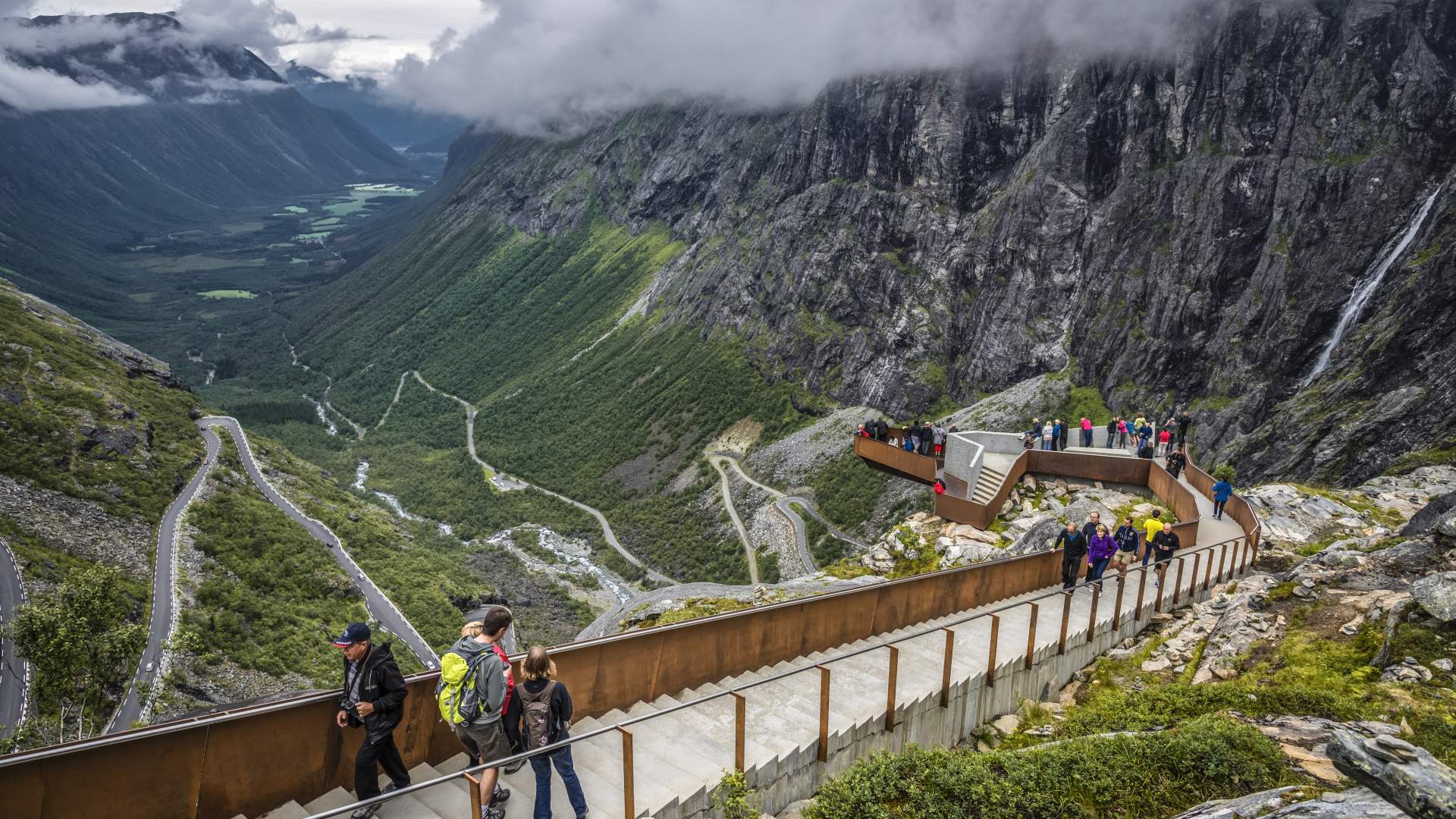 Reise mit Bus ein weg Åndalsnes-Trollstigen-UNESCO Geiranger