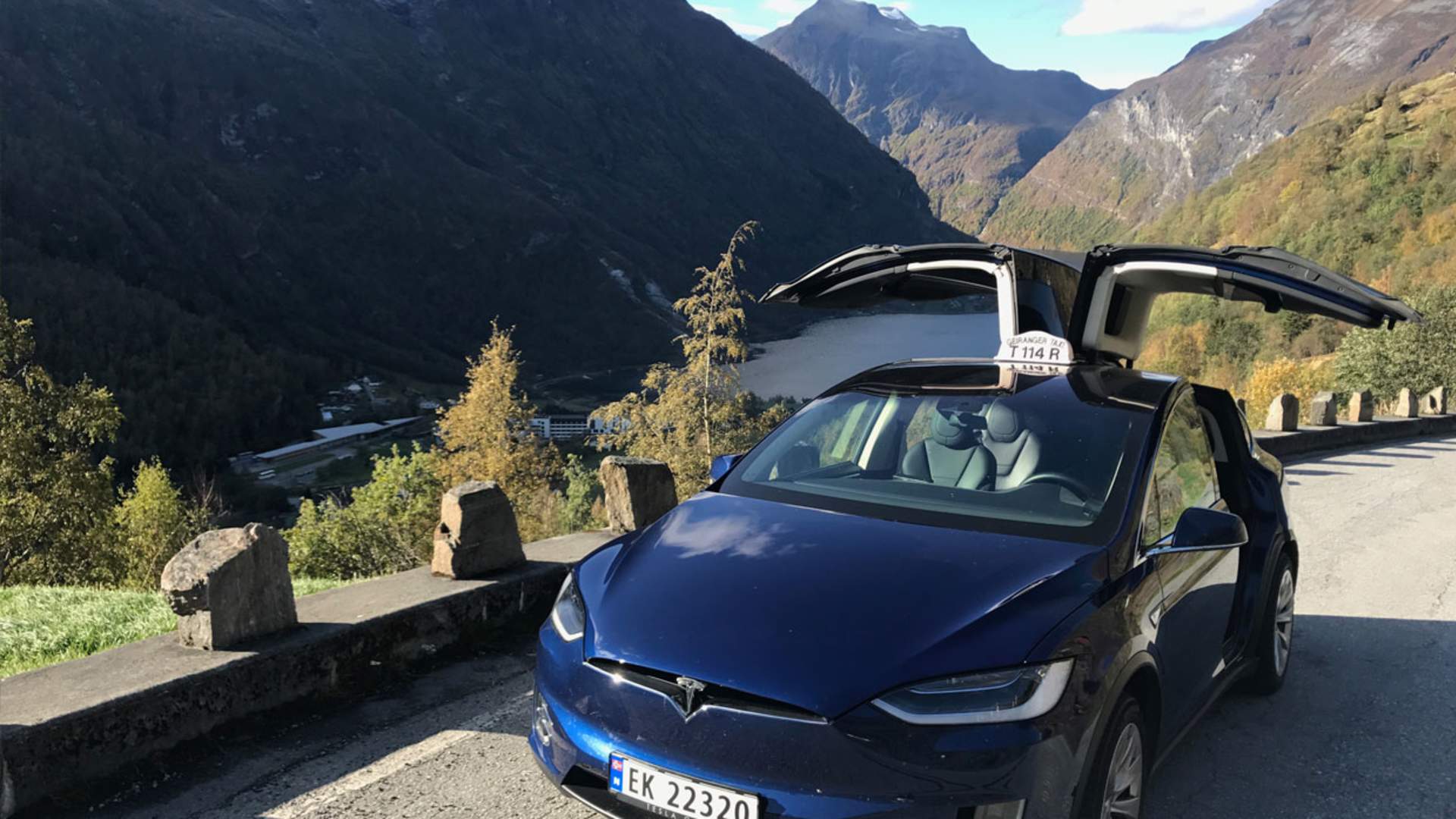 Tesla taxi Sightseeing Geiranger