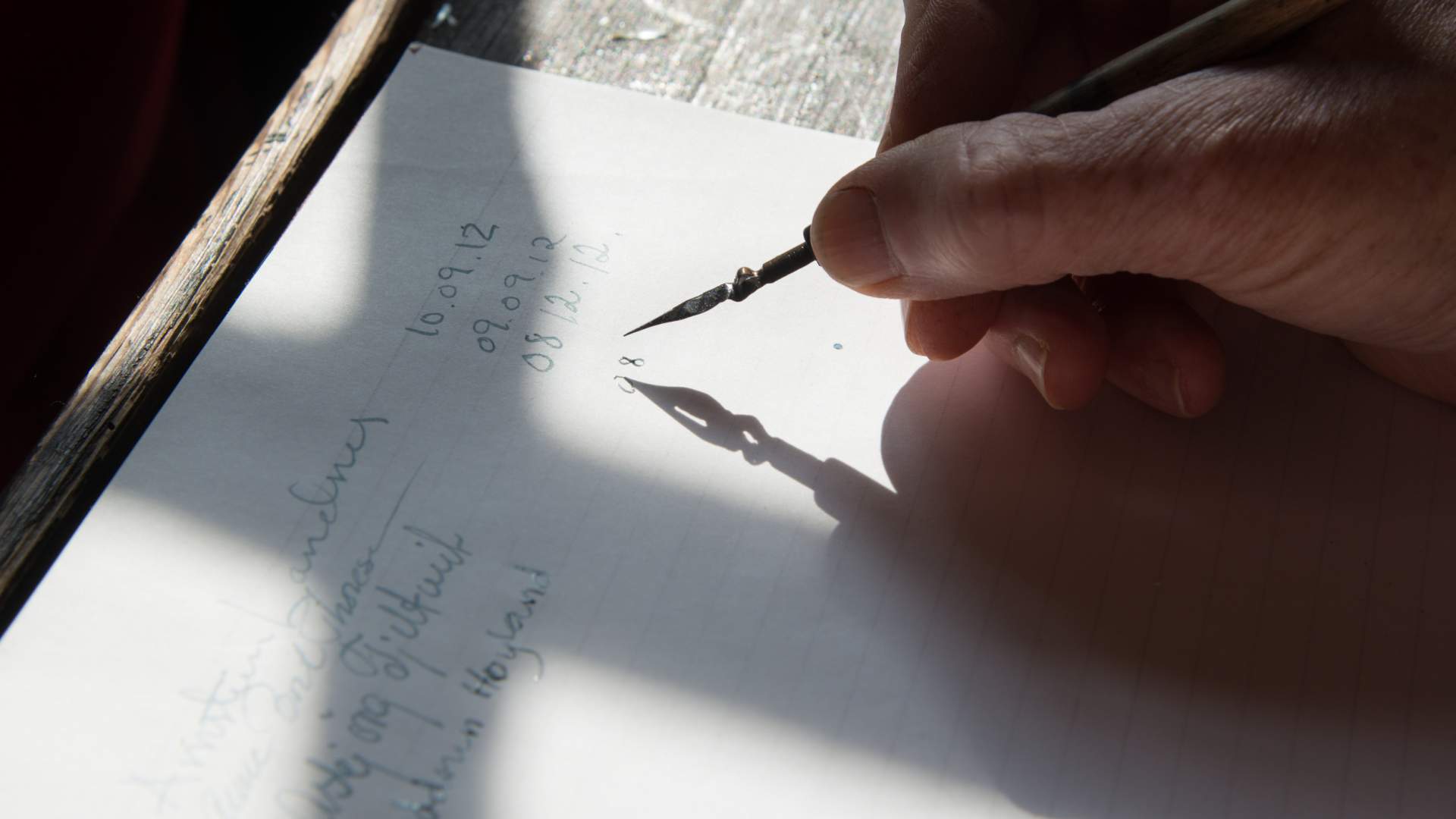 Jelsa Kirche und das Schulmuseum in Jelsa (Ryfylkemuseet)