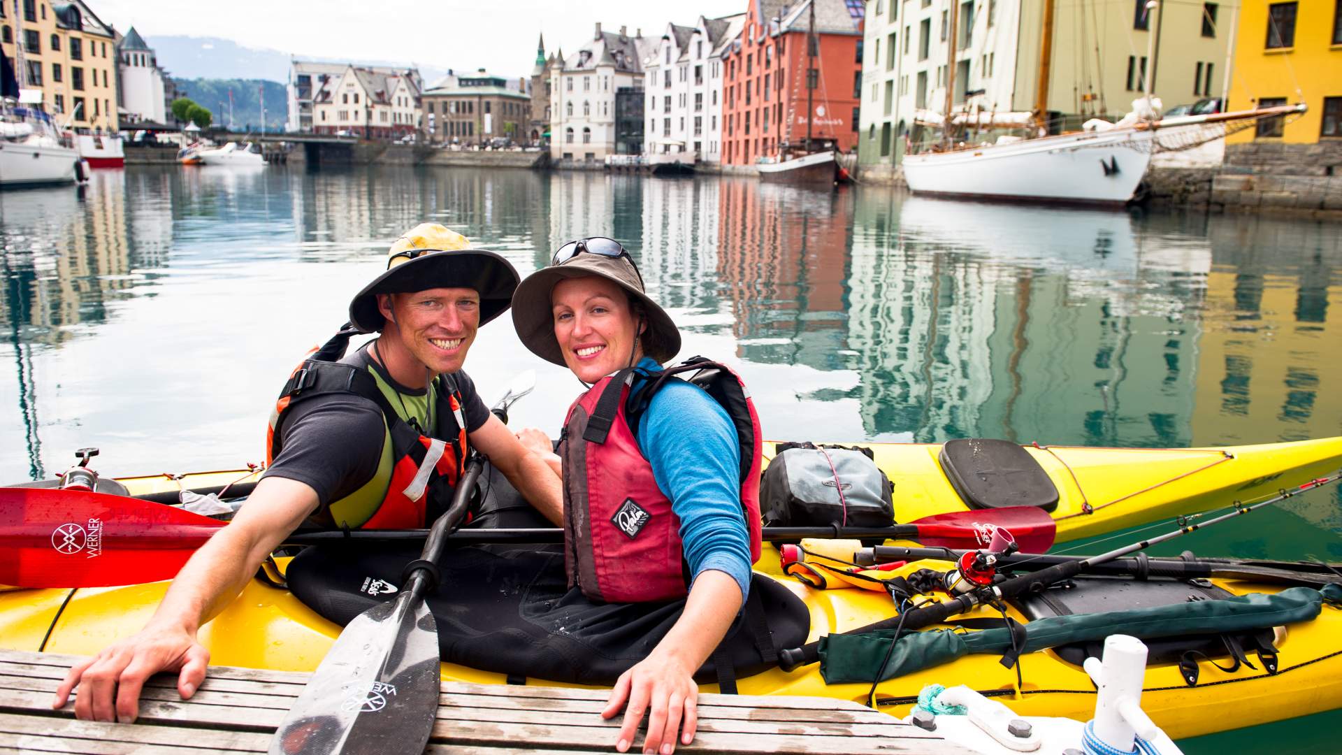 Family Tour in Ålesund by Kayak