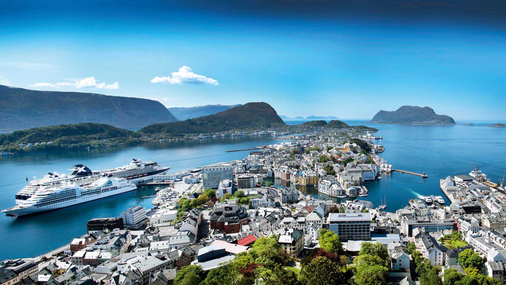 charter Fjord Cruise Hjørundfjord