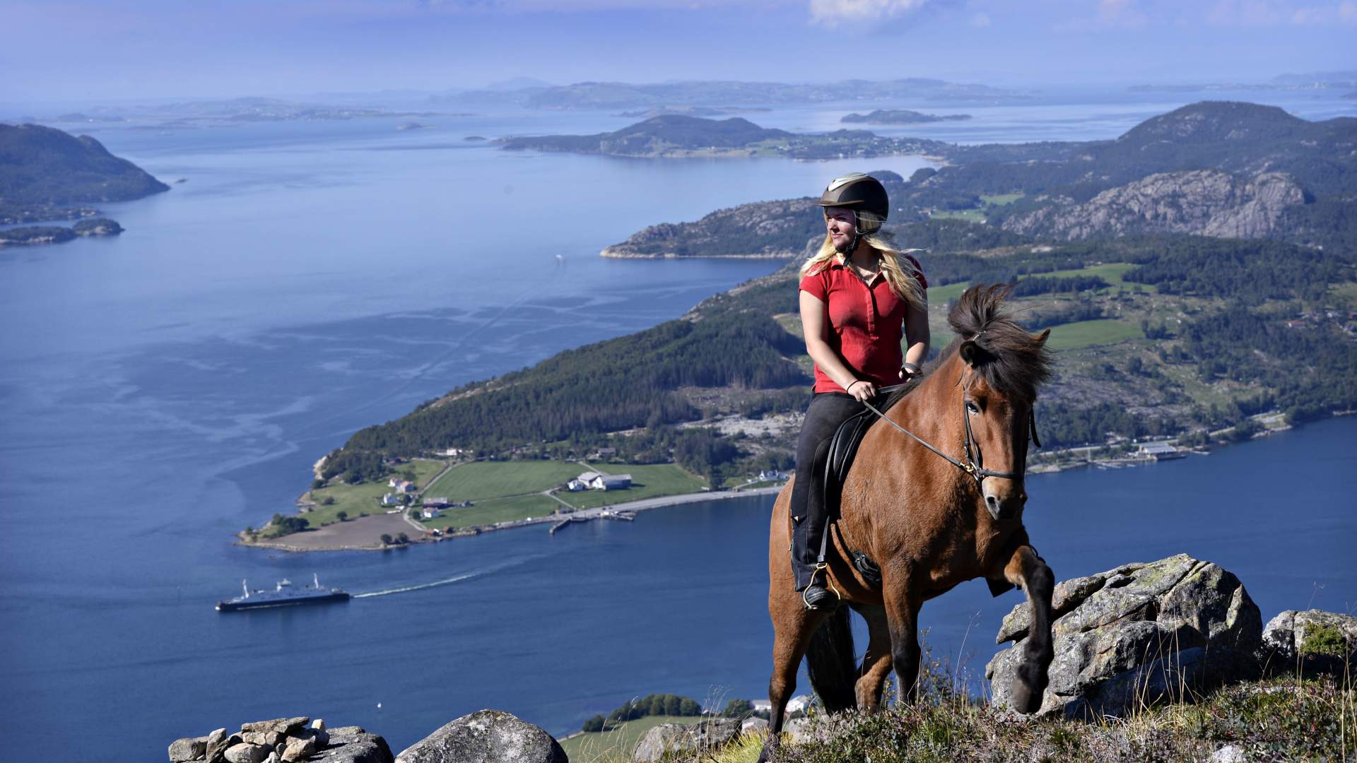 Stay at Fossanmoen Icelandic horse centre, close to the Lysefjord