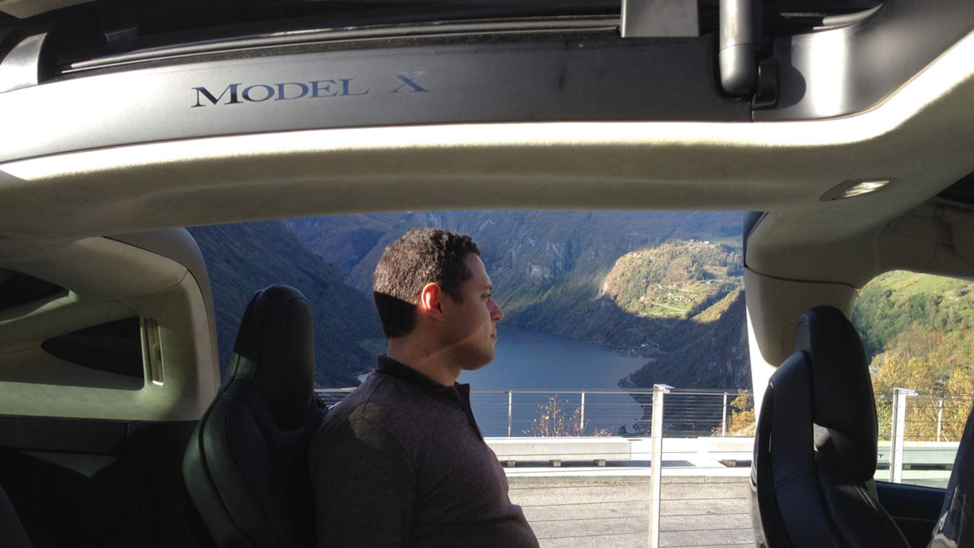 Tesla taxi Sightseeing Geiranger