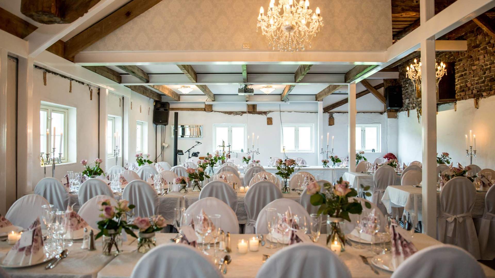 Stay overnight at the idyllic Nesheimstunet farm