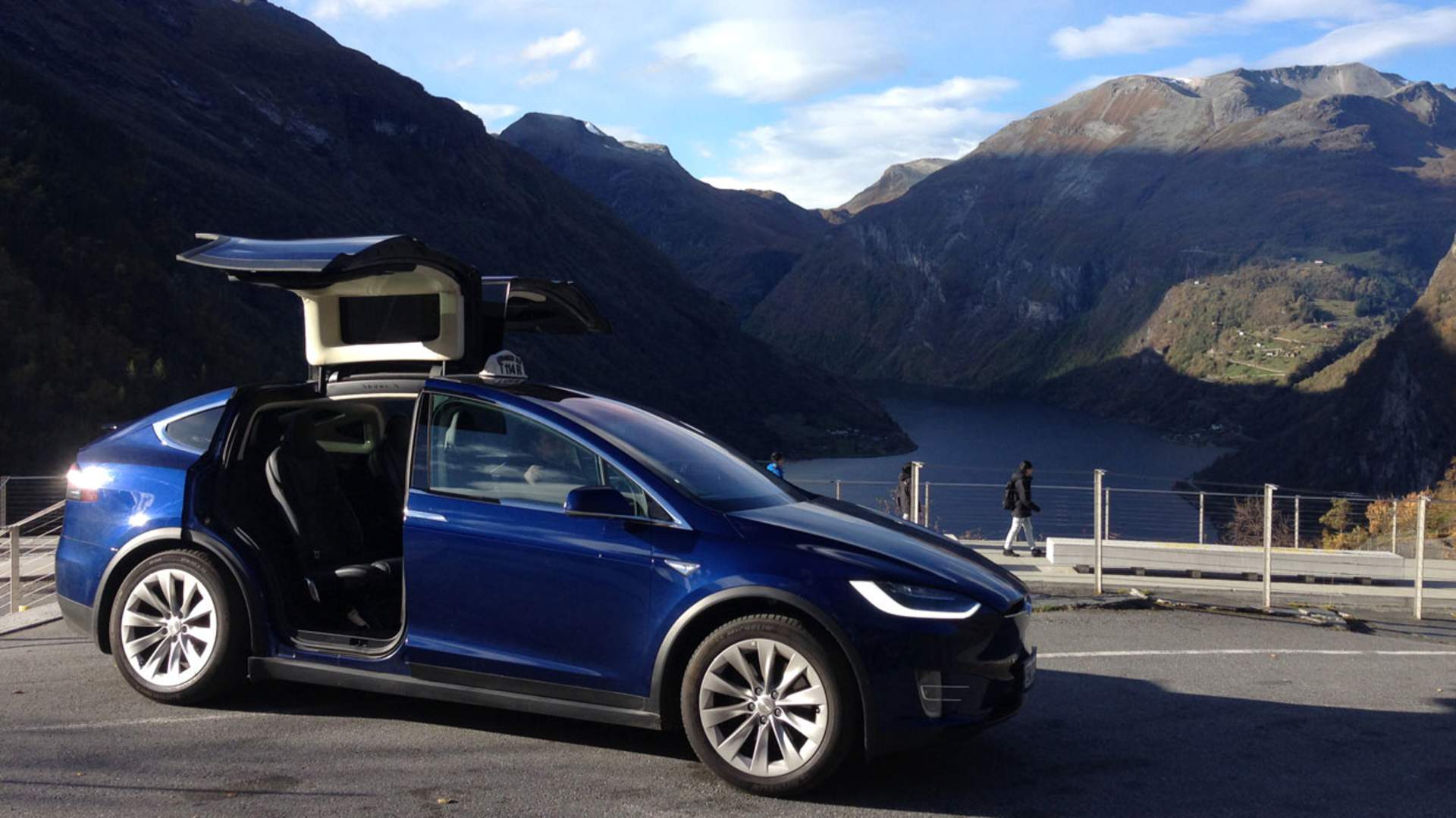 Tesla taxi Sightseeing Geiranger