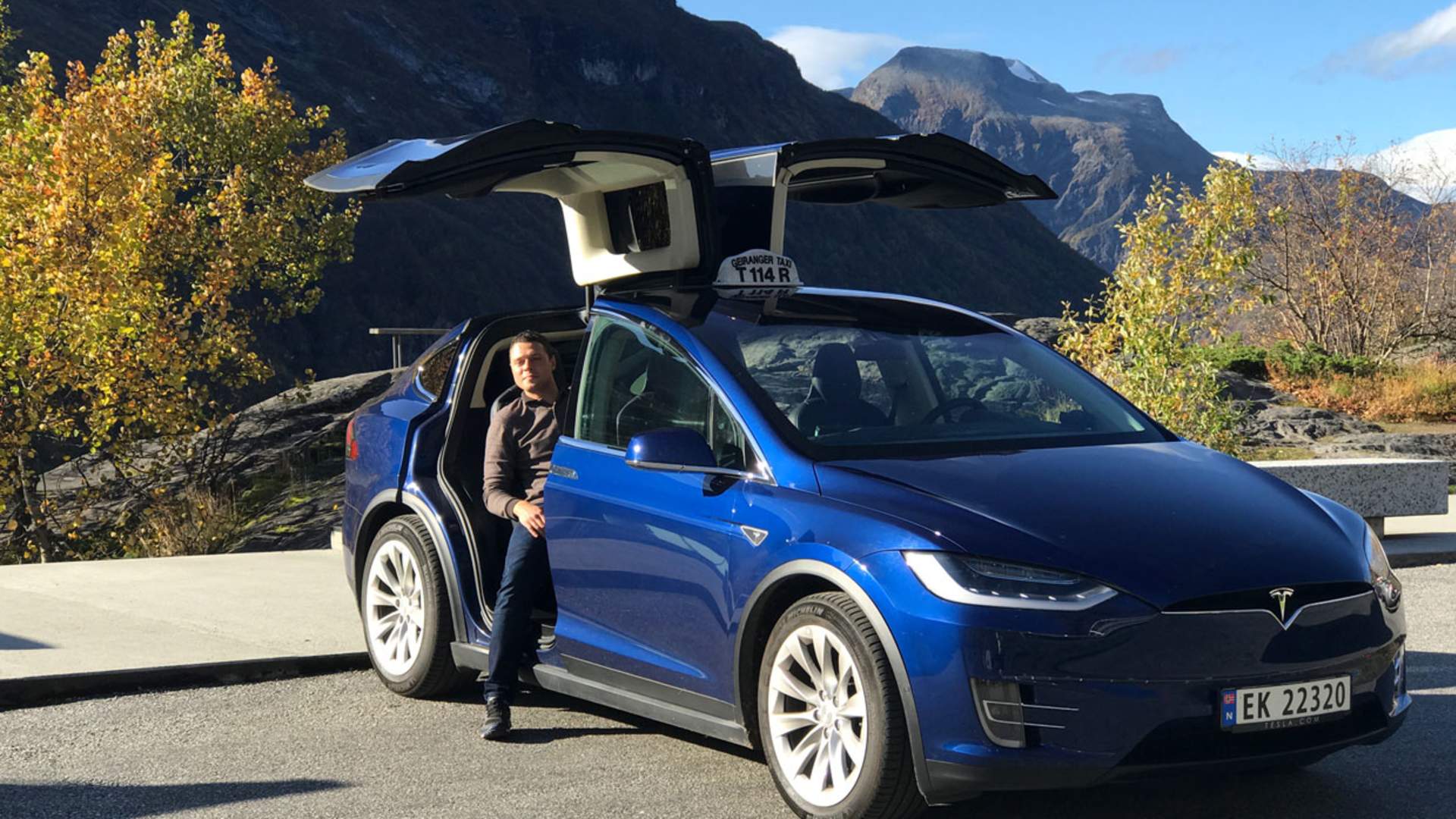 Tesla taxi Sightseeing Geiranger