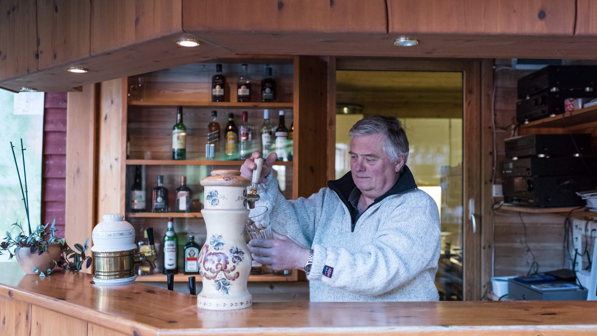 Mo Laksegard bei Suldalslågen auf Sand