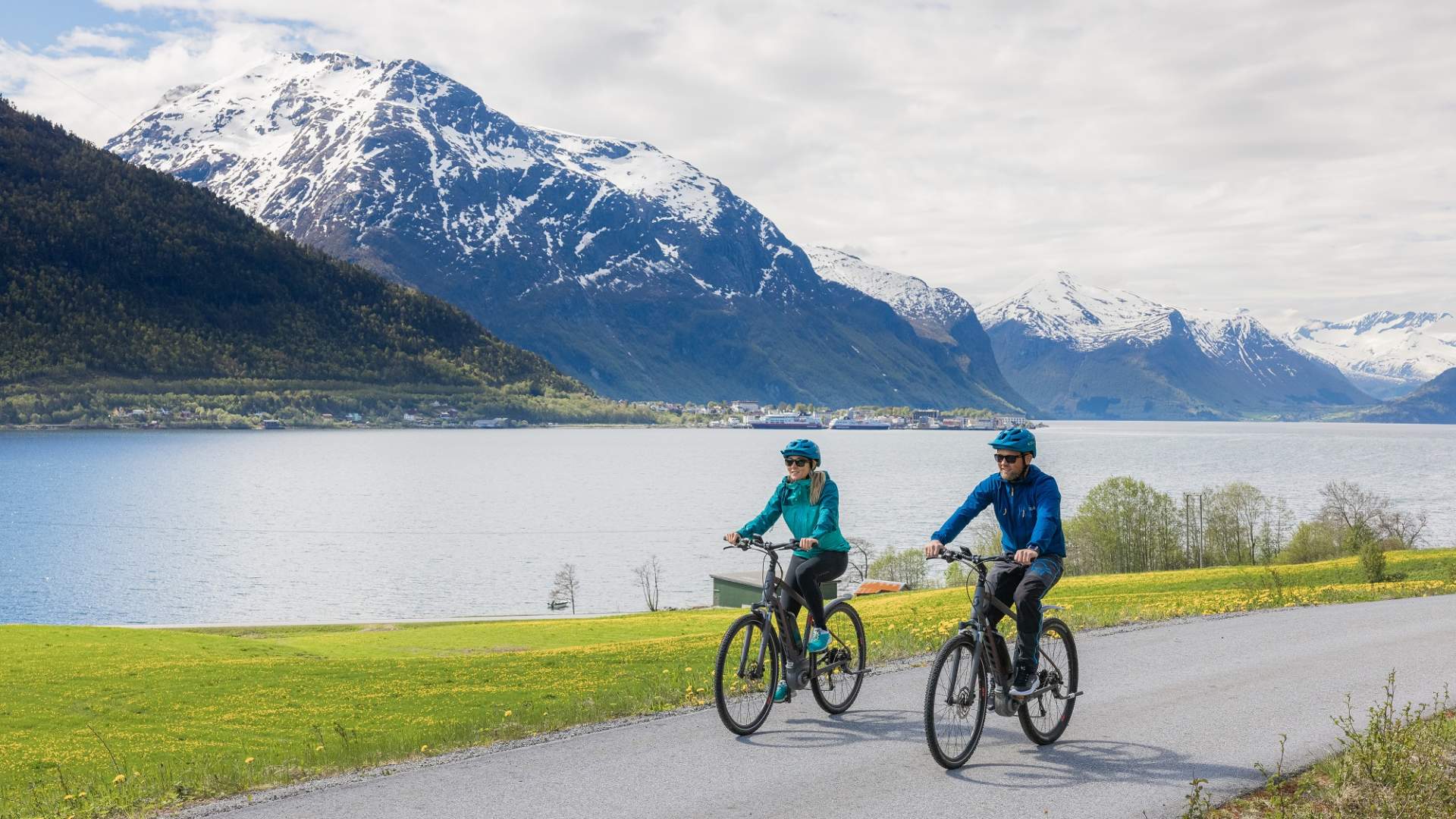 Lei elsykkel med forhåndsprogrammerte ruter i Romsdalen