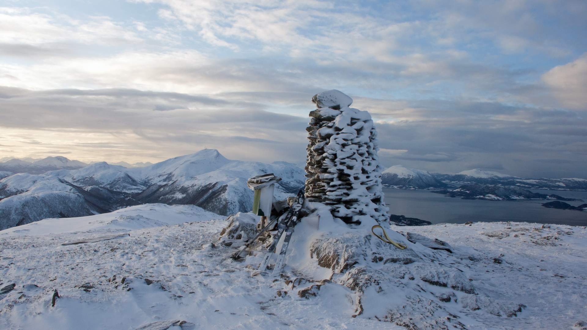 Skiing at Høgfjellet (689 masl)