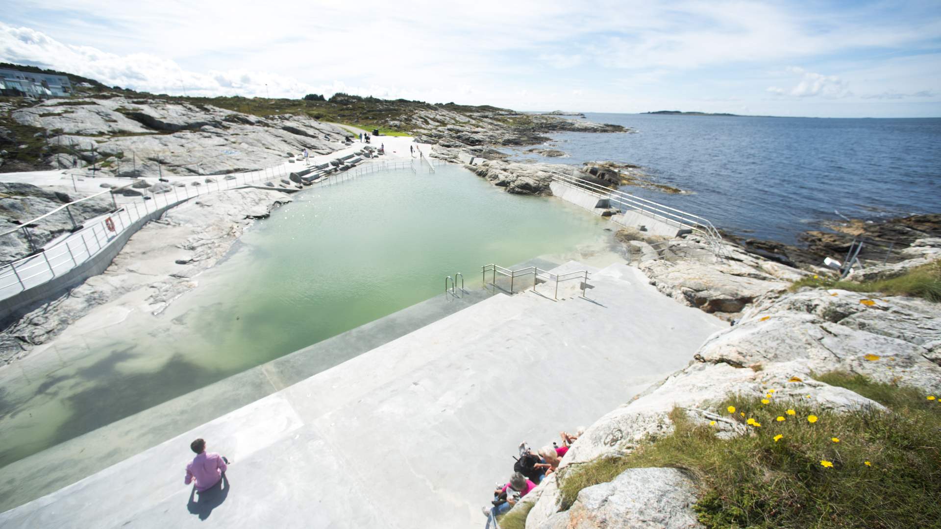 Sjøbadet Myklebust (public sea pool)