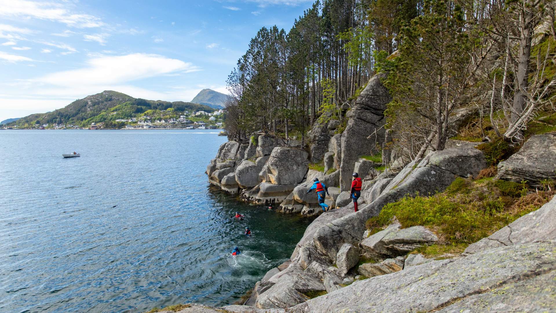 Coasteering i Måløy - Sjøbris Adventure