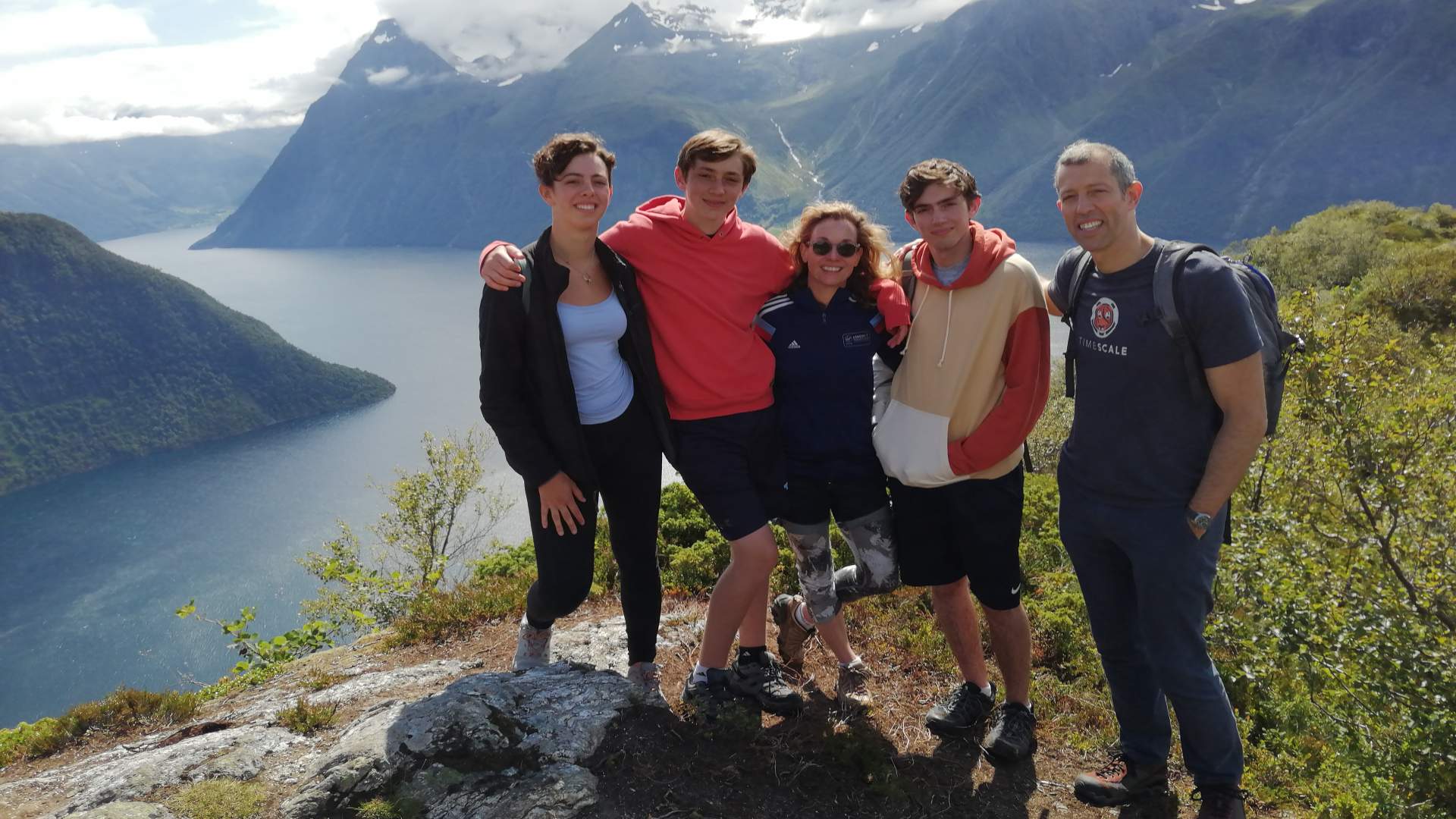 Geführte 5-stündige Wanderung am Hjørundfjord