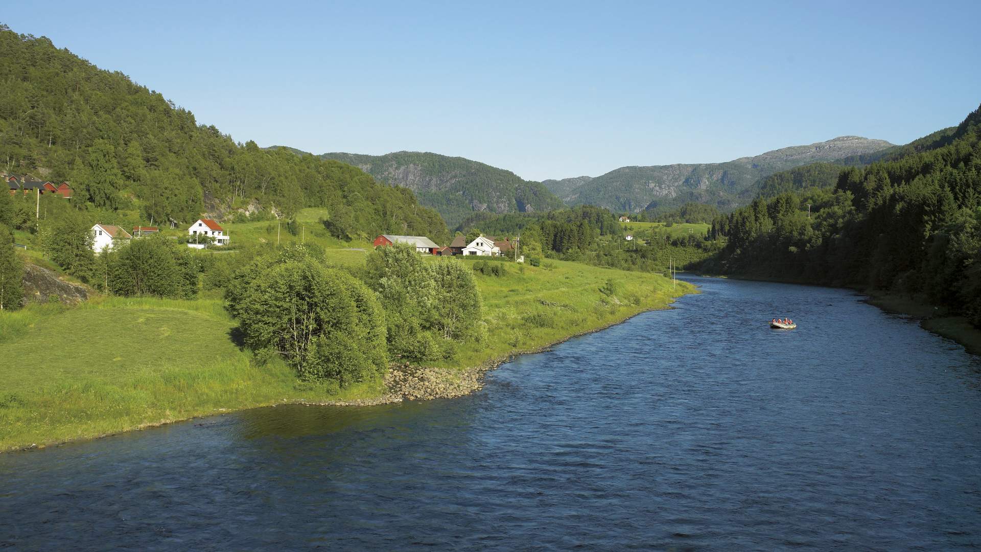 Mo Laksegard bei Suldalslågen auf Sand