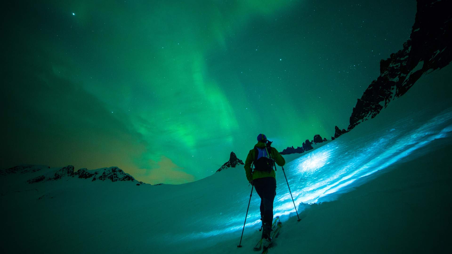 Skitur under nordlyset