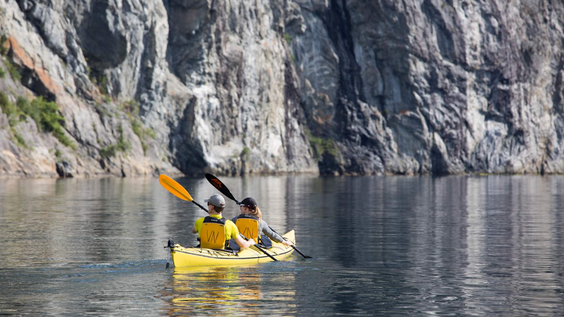 5 hours guided fjord paddle with a guide in Valldal