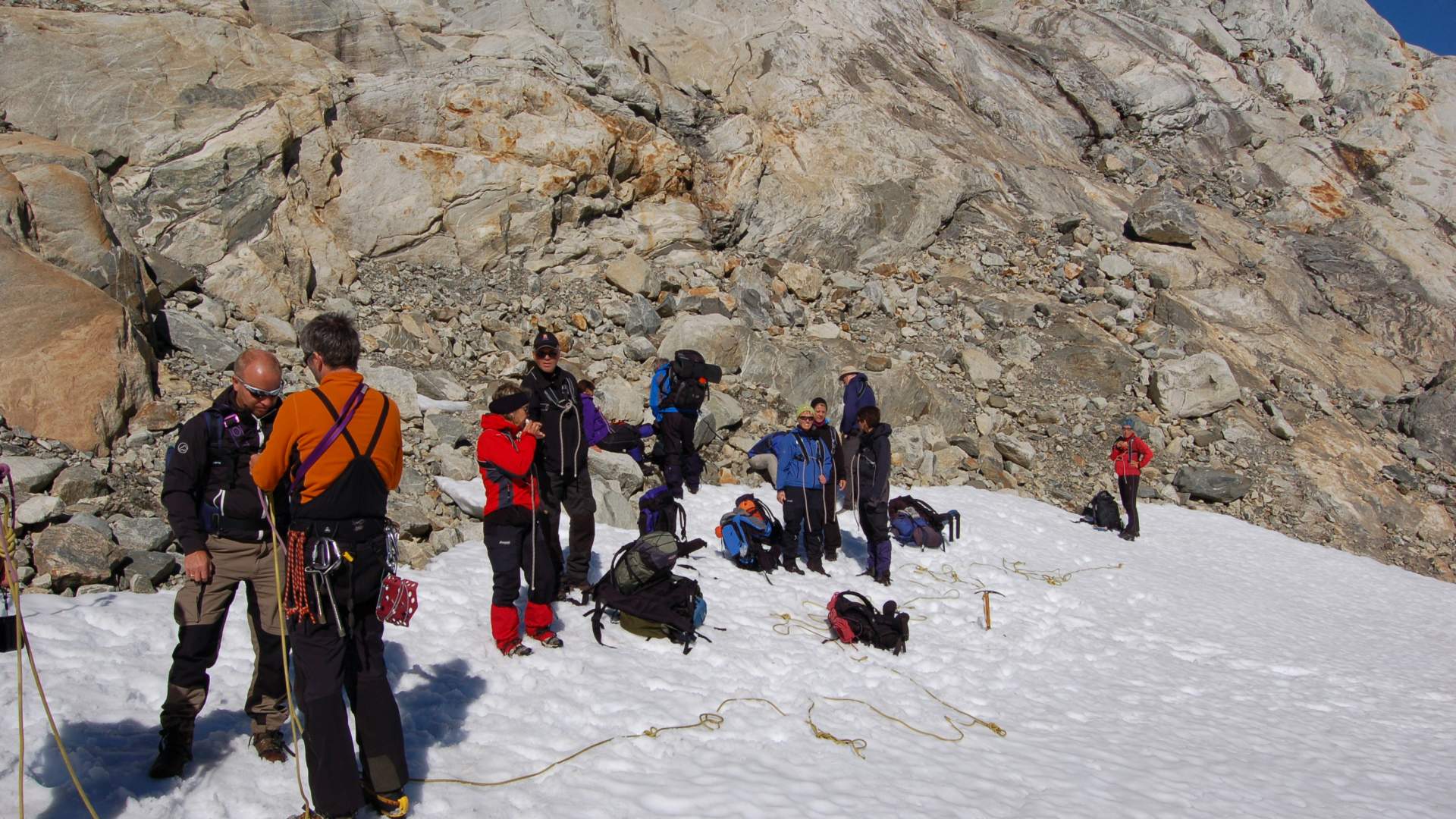 Historic glacier hiking in a modern way - guided