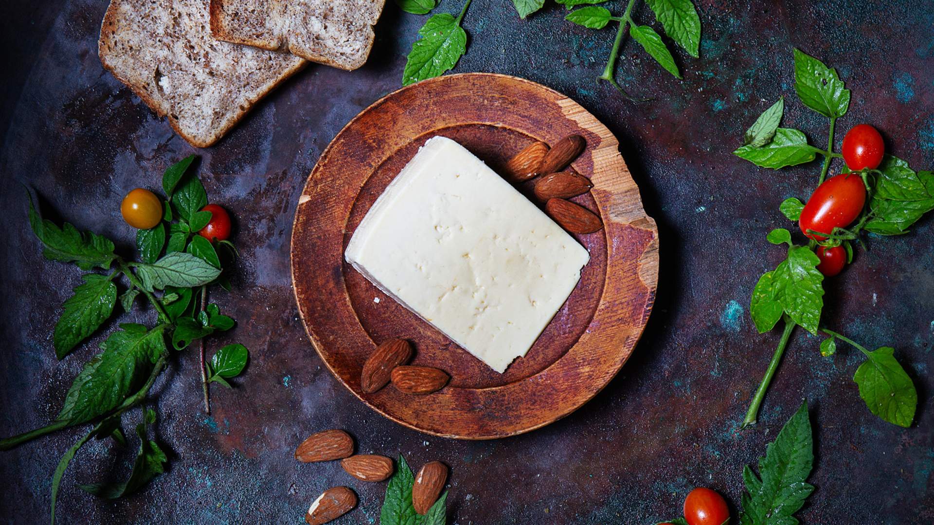 Visit the cheese- and cider farm Skarbø