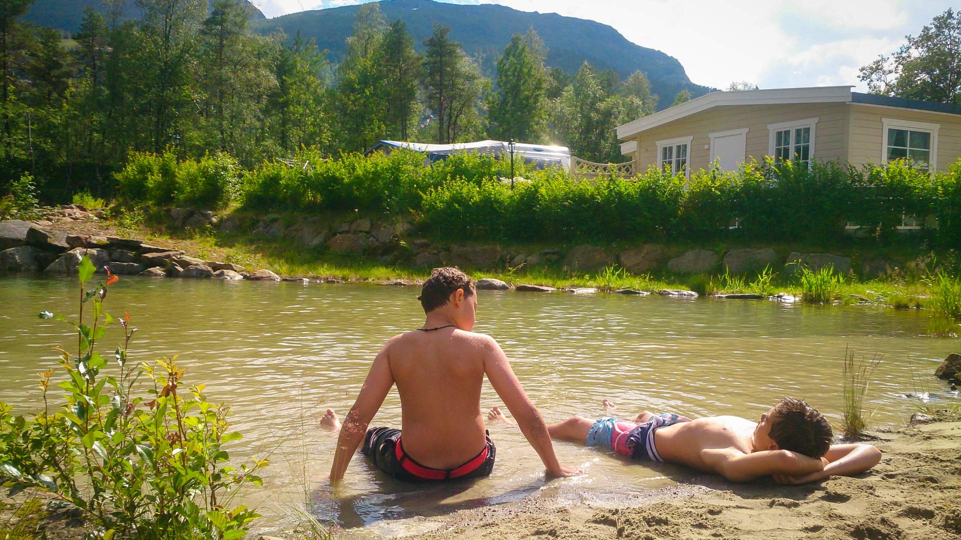 Sauna på elvakanten - Jølstraholmen