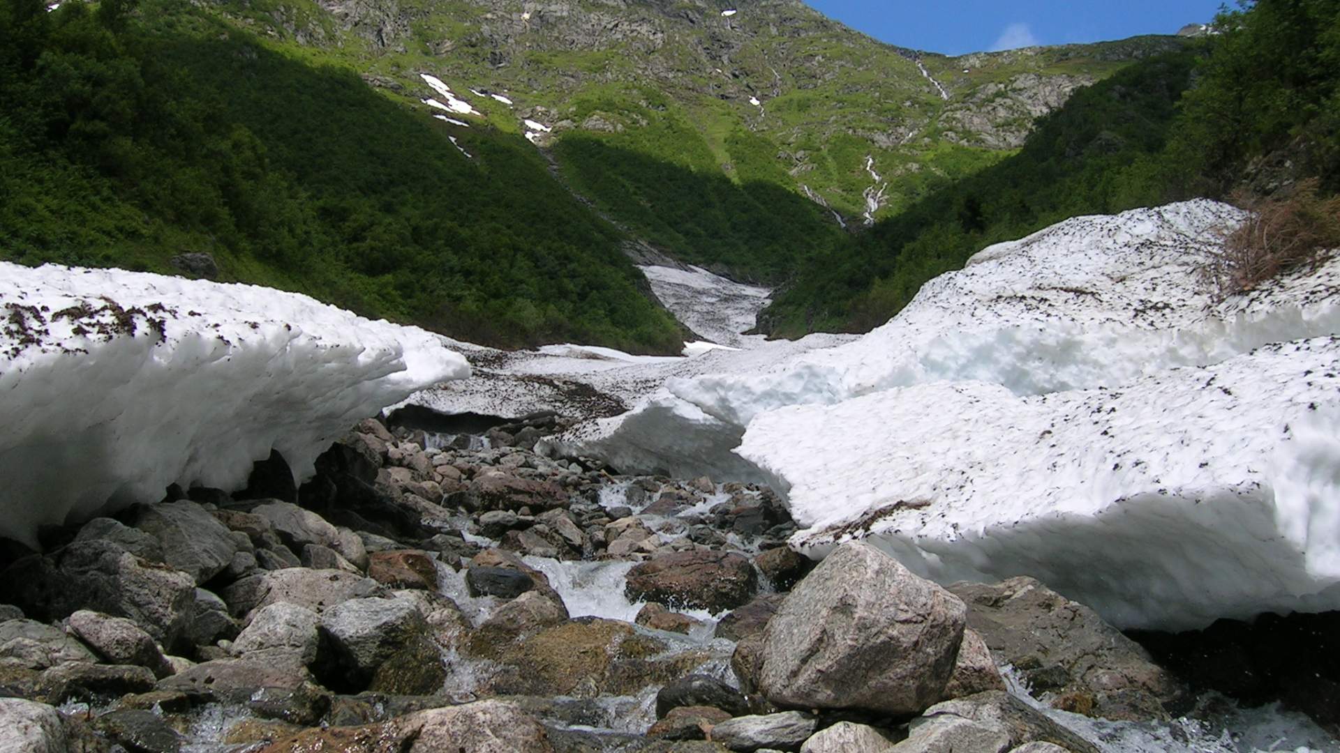 Fjærland, Flatbrehytta, stien.