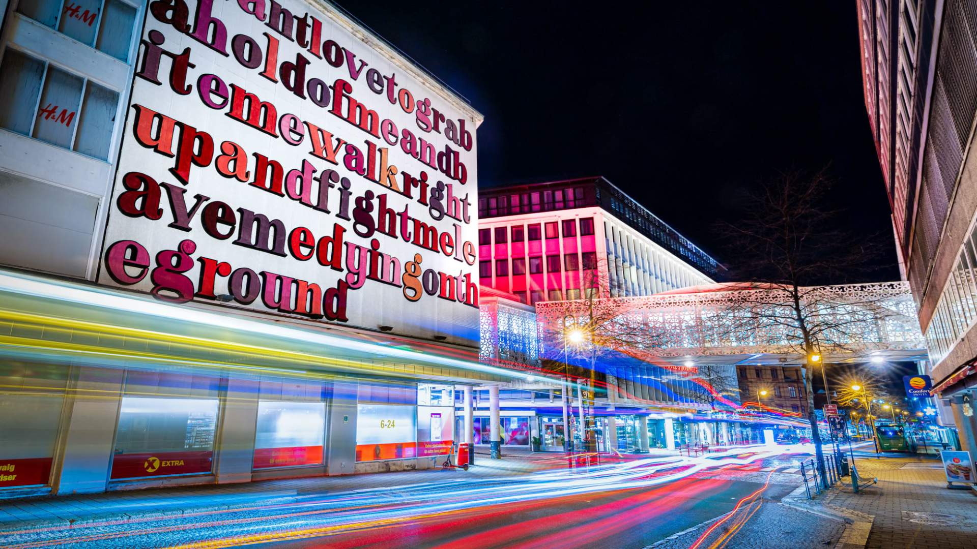 Stavanger Street art: "Love Interruption" av Ben Eine