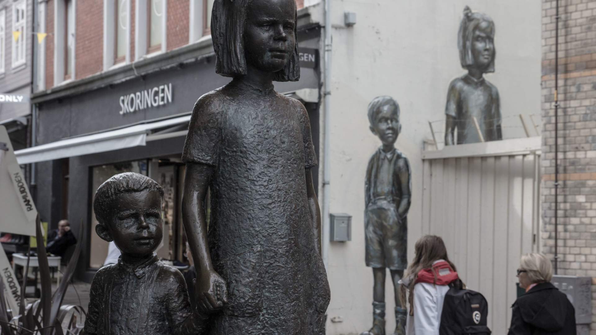 Stavanger Street Art: "Johanna & Broremann" av Ernest Zacharevic