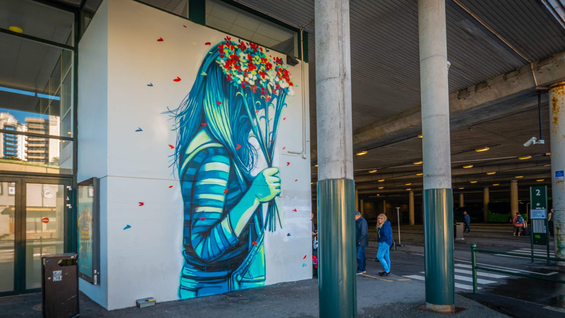 Stavanger Street Art: "In Bloom" von Alice Pasquini