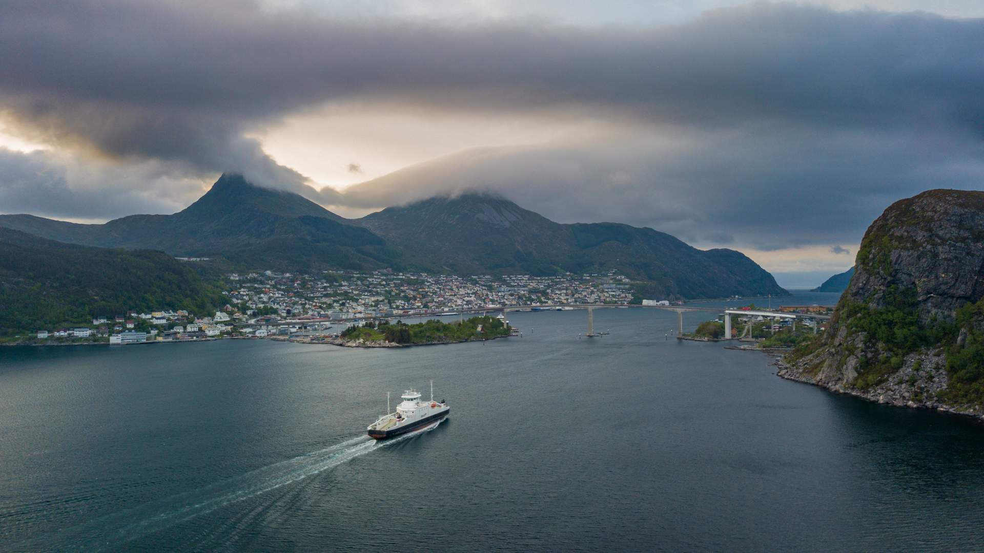 Ferry Måløy - Husevågøy - Oldeide