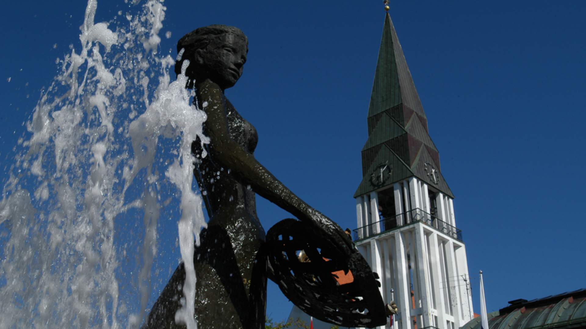 Guidet busstur fra Åndalsnes til Molde i fjord- og fjellandskap