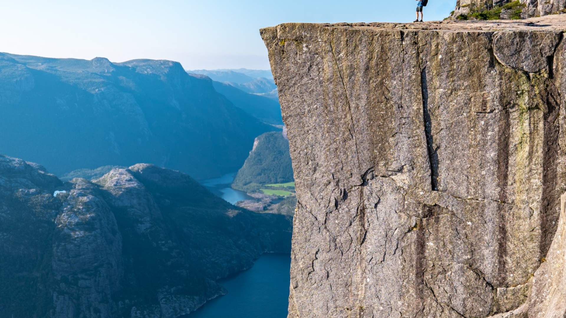 Preikestolen Express Bus from Stavanger to Preikestolen Mountain Lodge