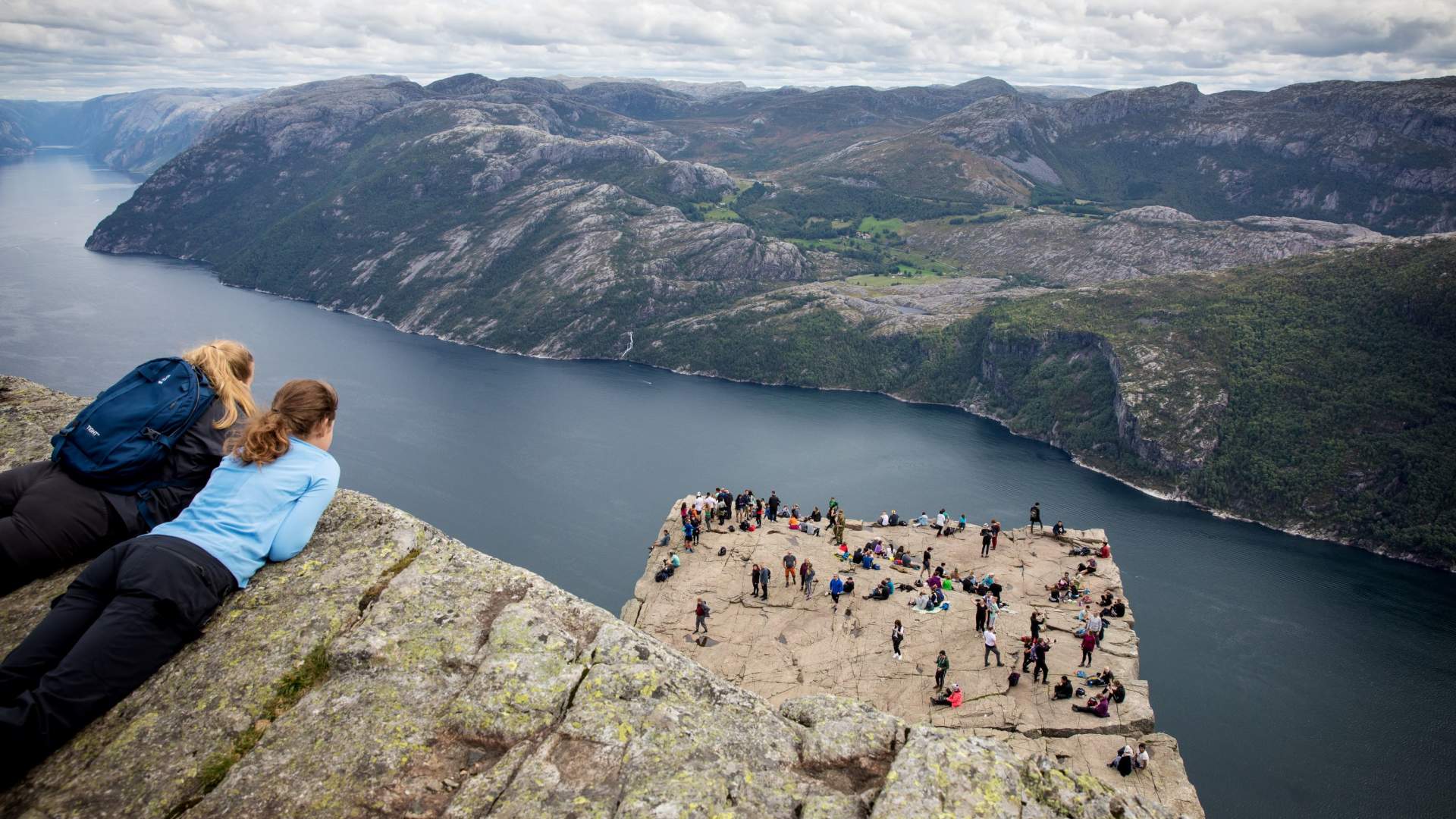 Preikestolen Express Bus from Stavanger to Preikestolen Mountain Lodge