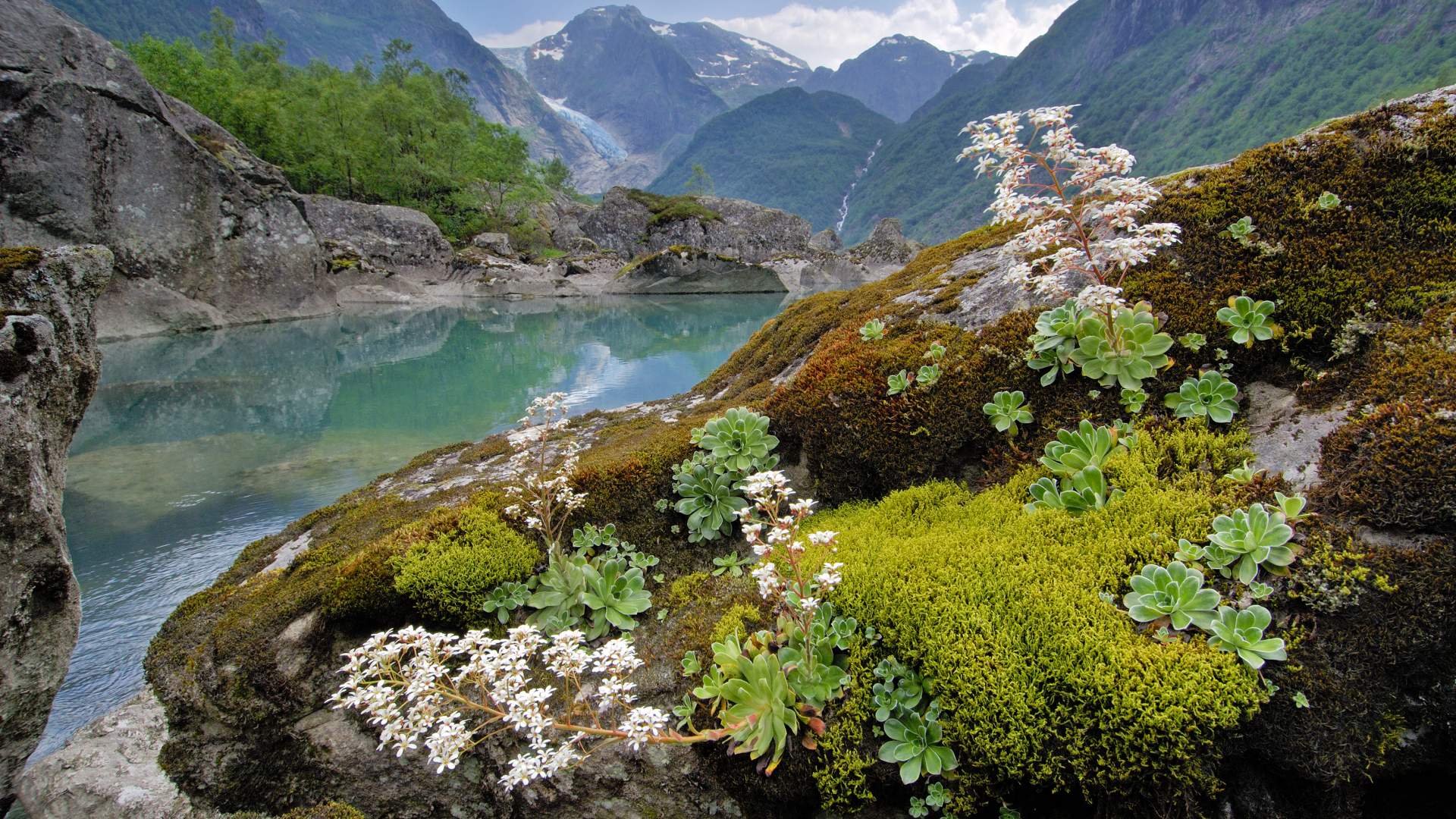 Bondhusvatnet and Bondhusdalen